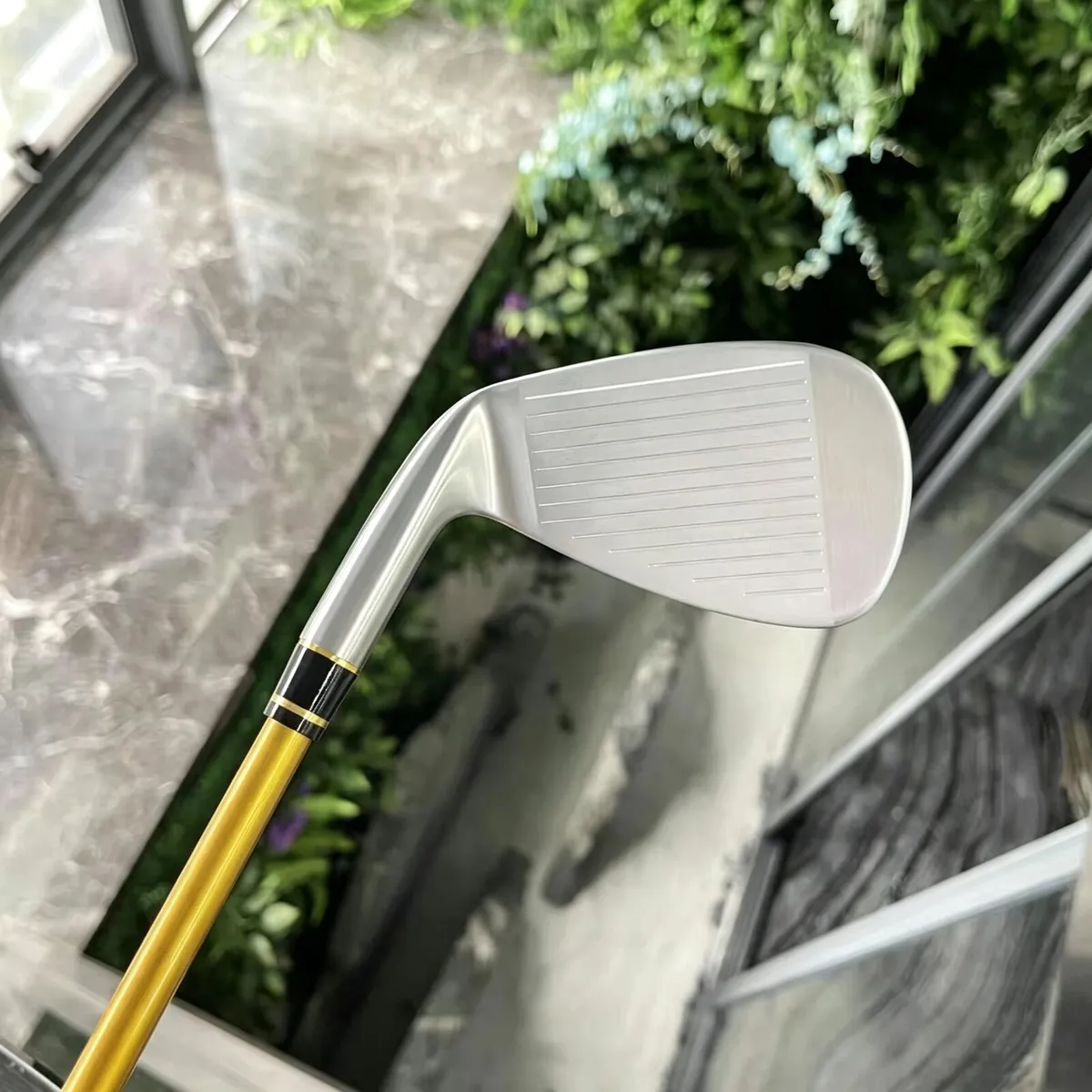 thentic Honma Beres 4-Star Red Horse Men’s #7 Iron - Image 2