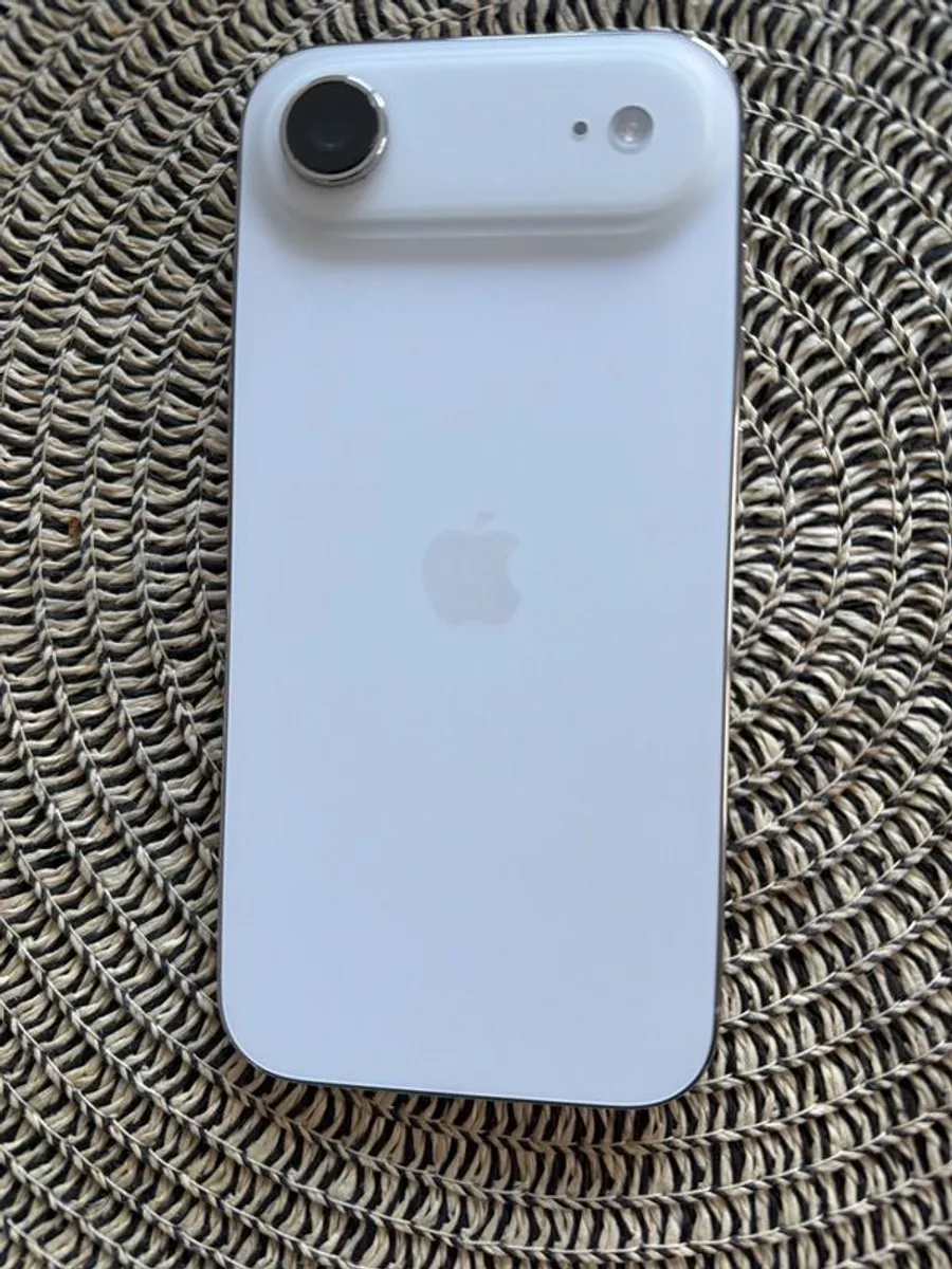 I phone air eSIM 5 g unlocked . - Image 1