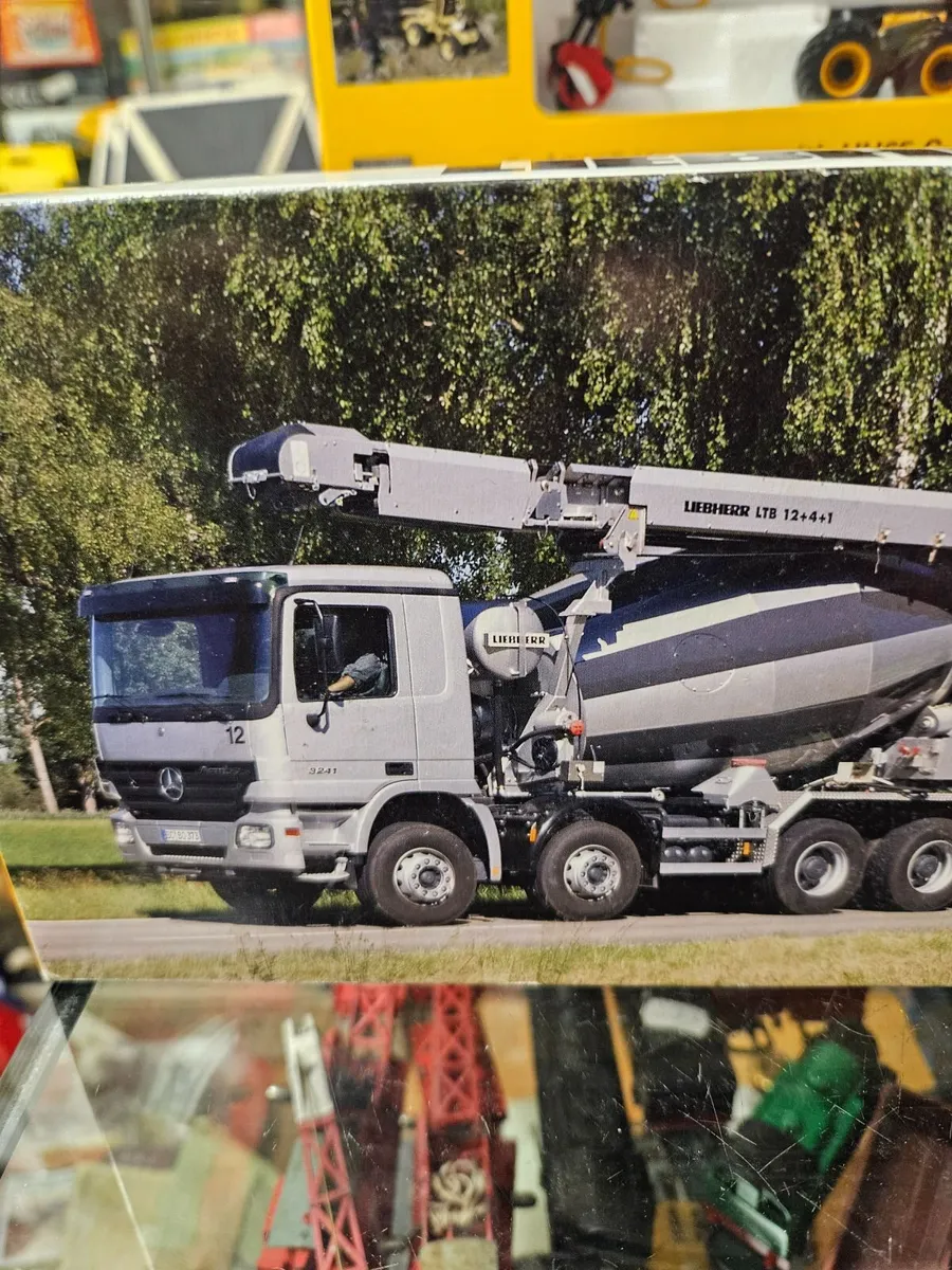 Corgi Conrad Mercedes Cement Truck - Image 3