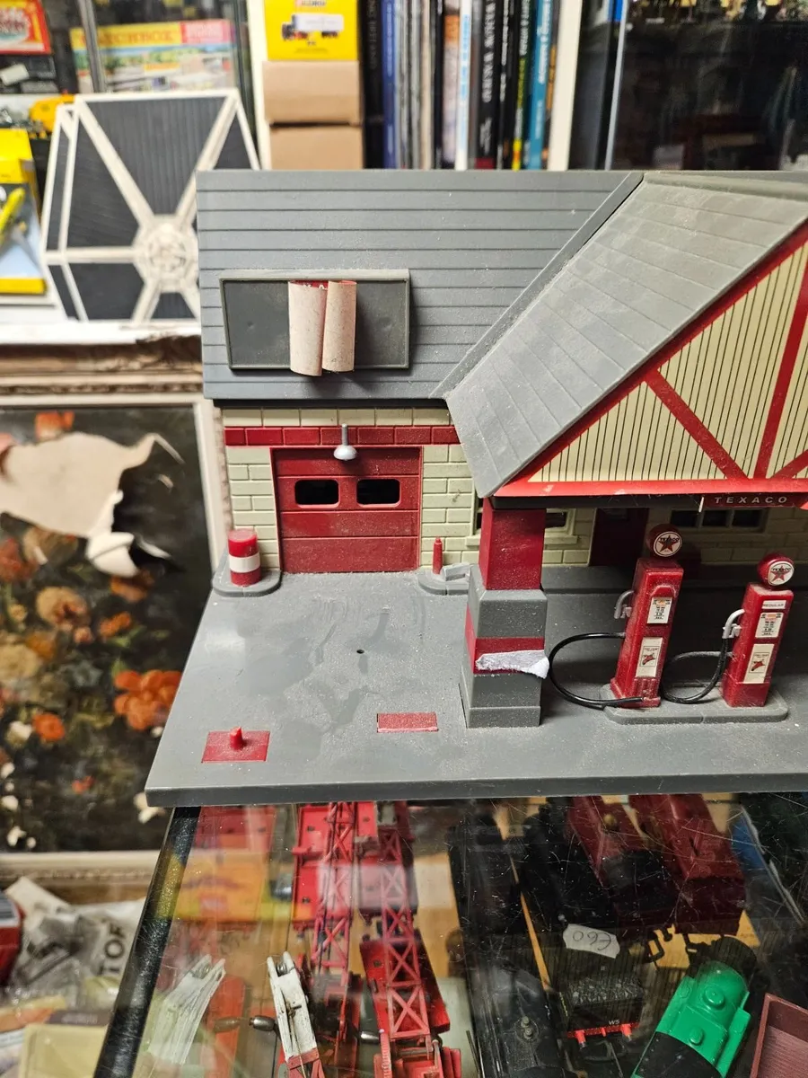 Corgi Texaco Garage - Image 3