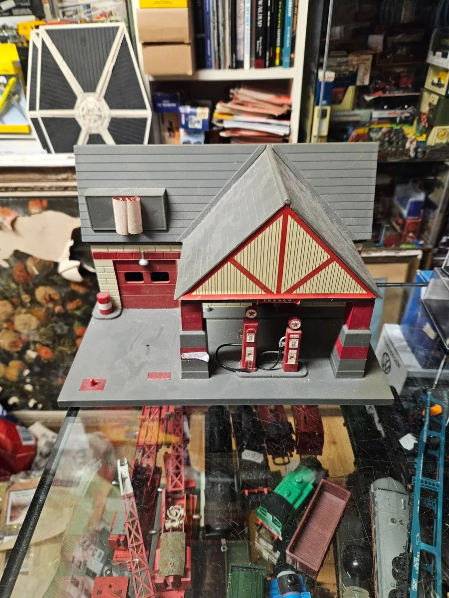 Corgi Texaco Garage - Image 1
