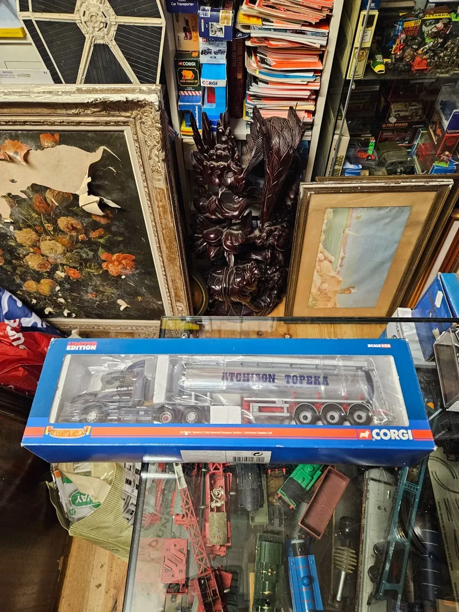 Corgi Scania T Cab Tractor Unit and Bulk Tanker Tr - Image 1