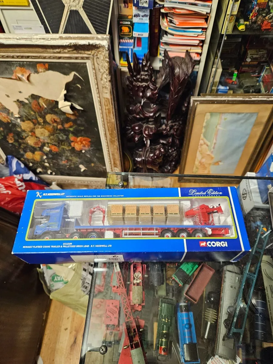 Corgi Renault Tractor Unit and Trailer with Crane - Image 1