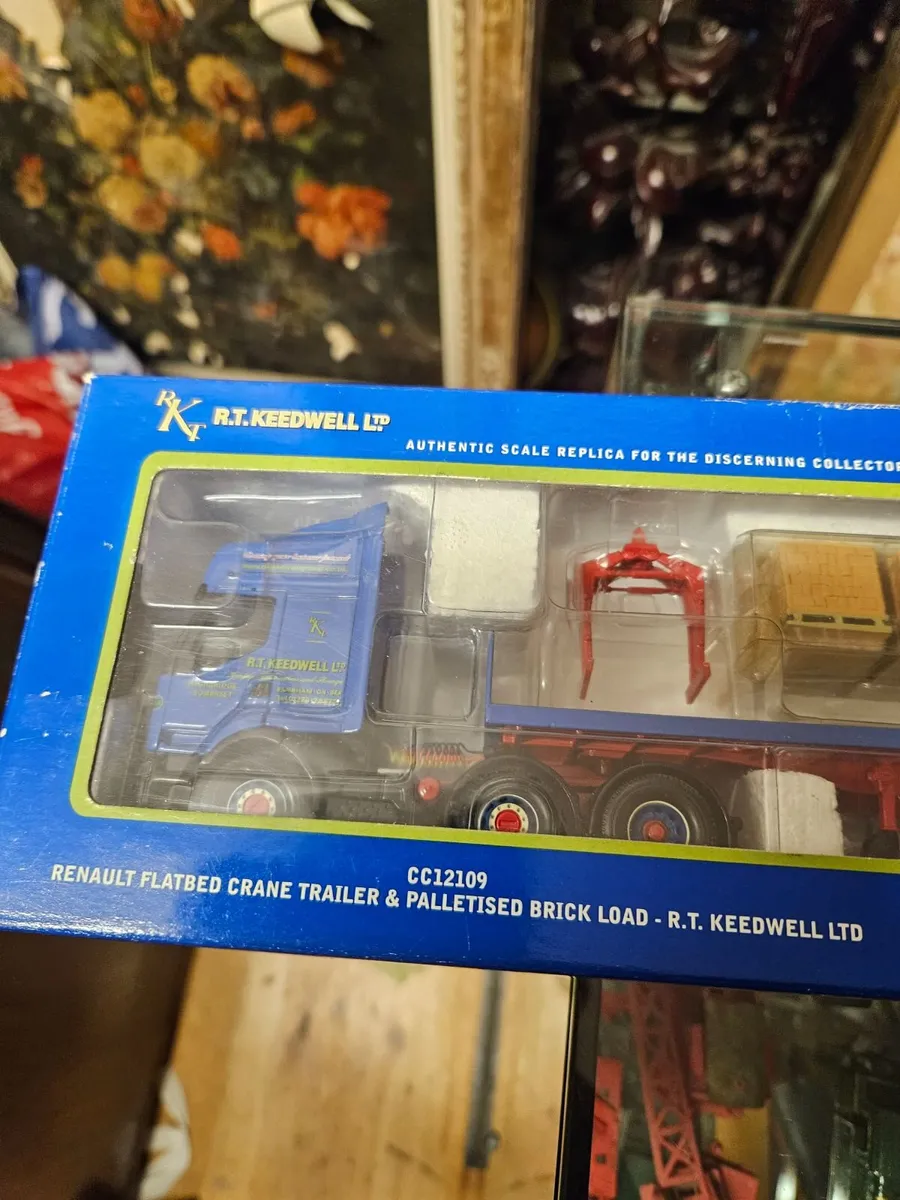 Corgi Renault Tractor Unit and Trailer with Crane - Image 2