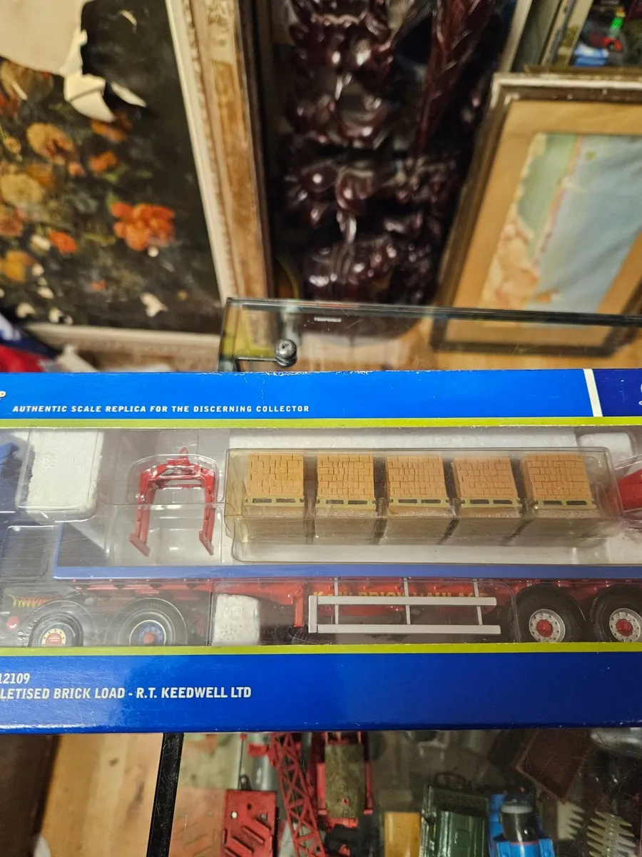 Corgi Renault Tractor Unit and Trailer with Crane - Image 3