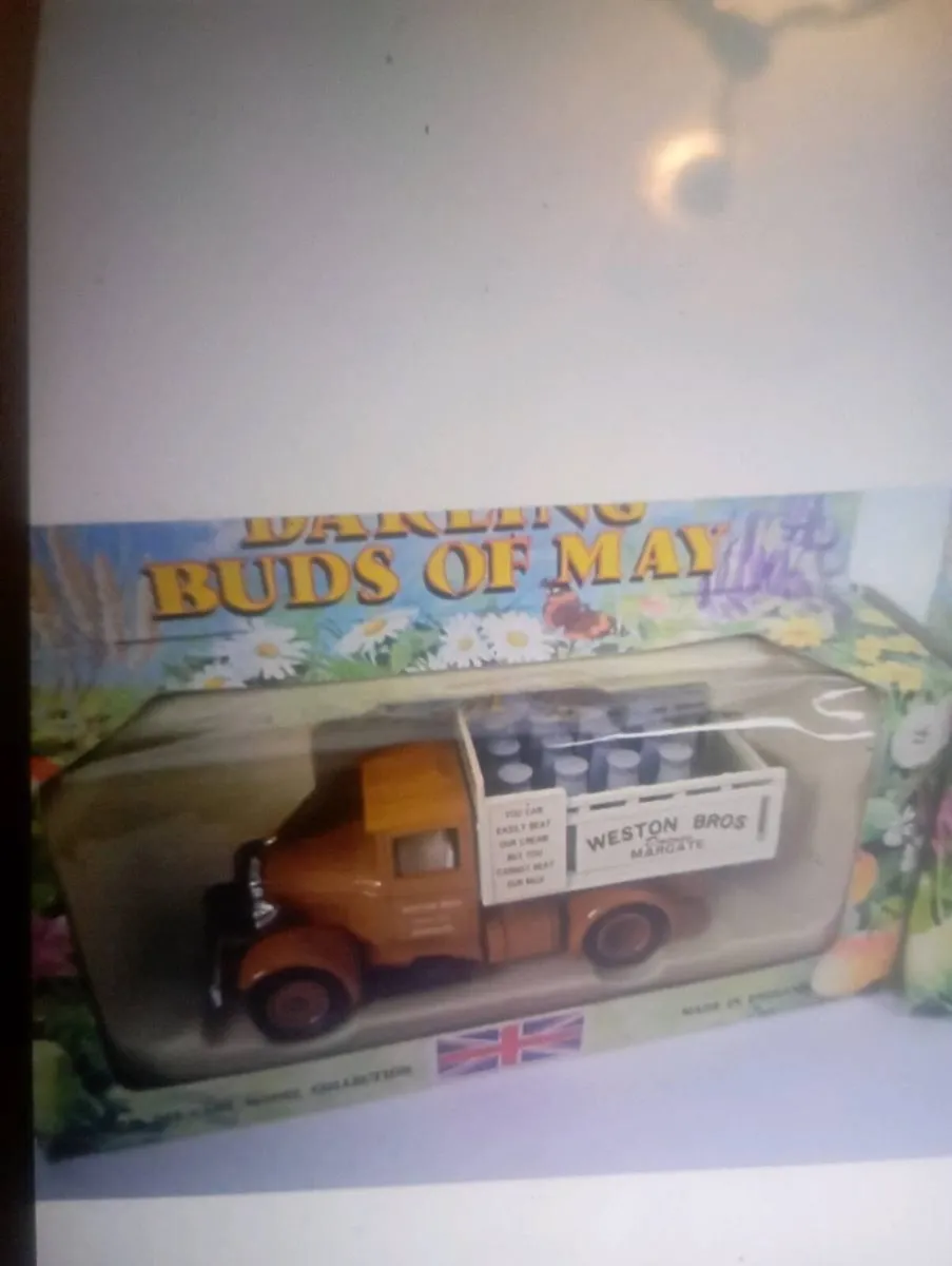DARLING BUDS OF MAY DIE -CAST.LLEDO FIVE  CARS. - Image 3