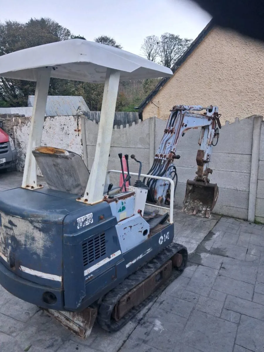 Kubota 1.5T mini excavator - Image 4