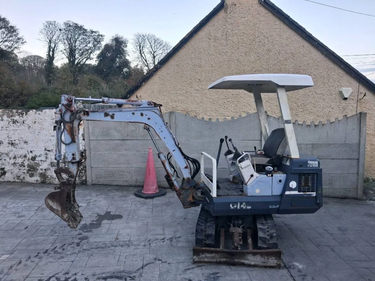 Kubota 1.5T mini excavator - Image 2