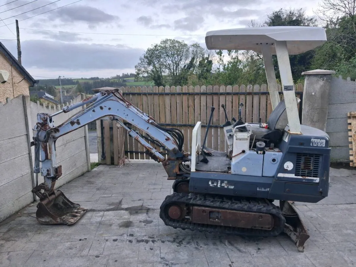 Kubota 1.5T mini excavator - Image 1