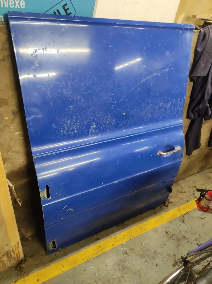 Mk1/Mk2 ford transit side door in excellent condit - Image 1