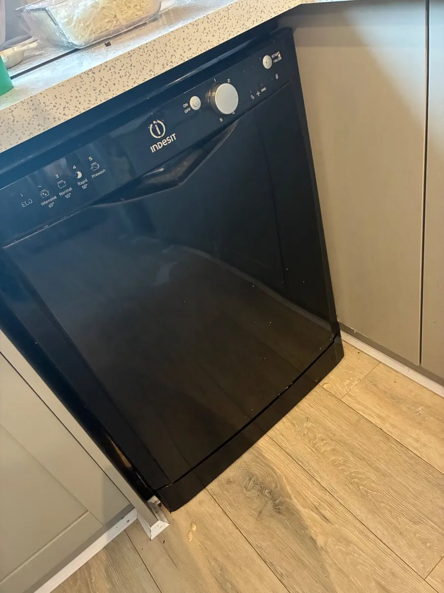 Freestanding dishwasher - Image 1
