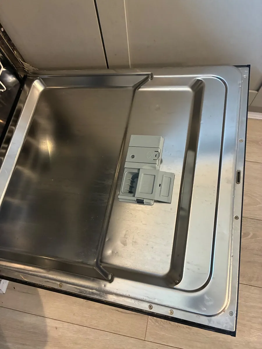 Freestanding dishwasher - Image 4
