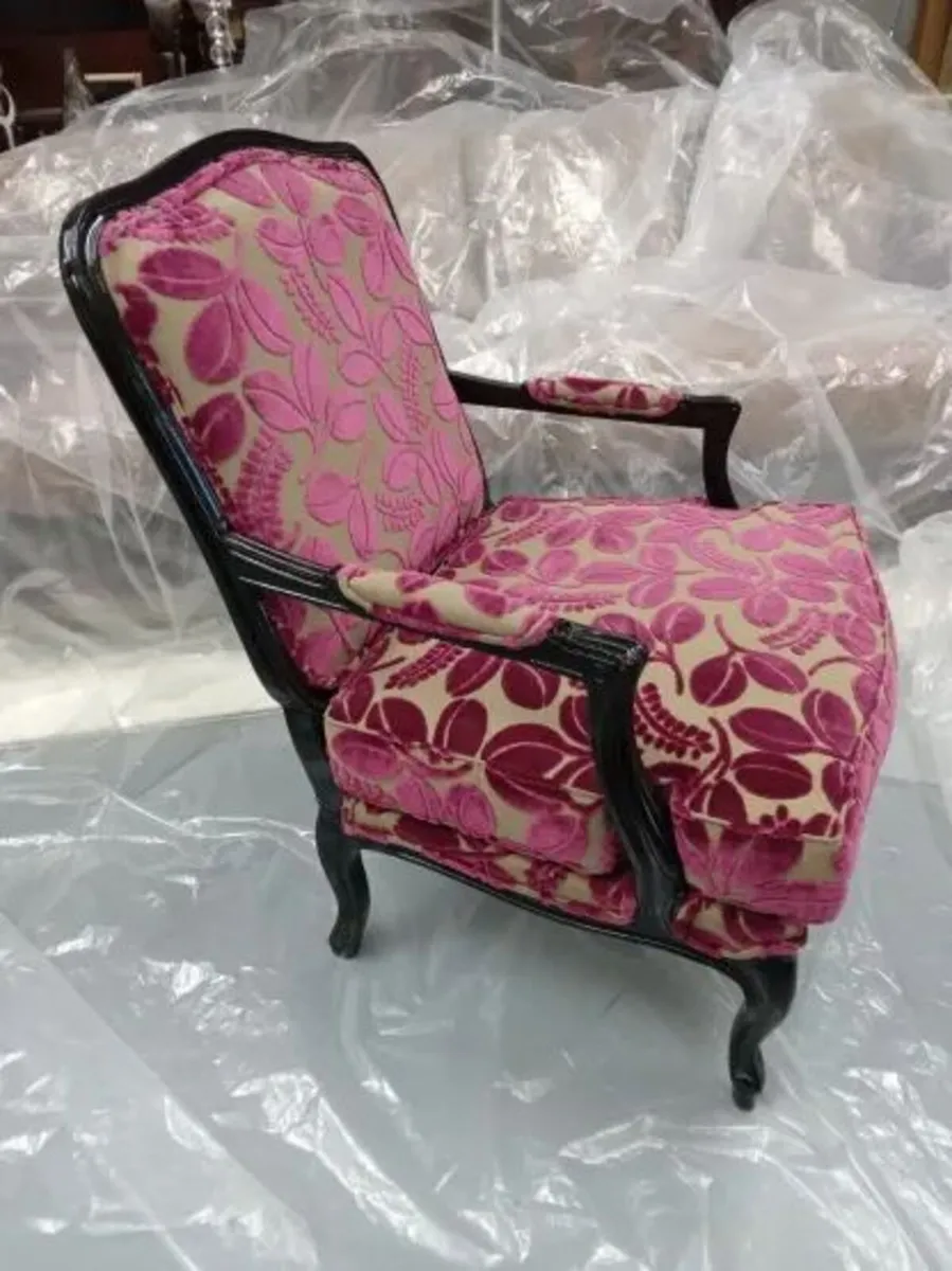 Armchair Black/Fuxia - Image 1
