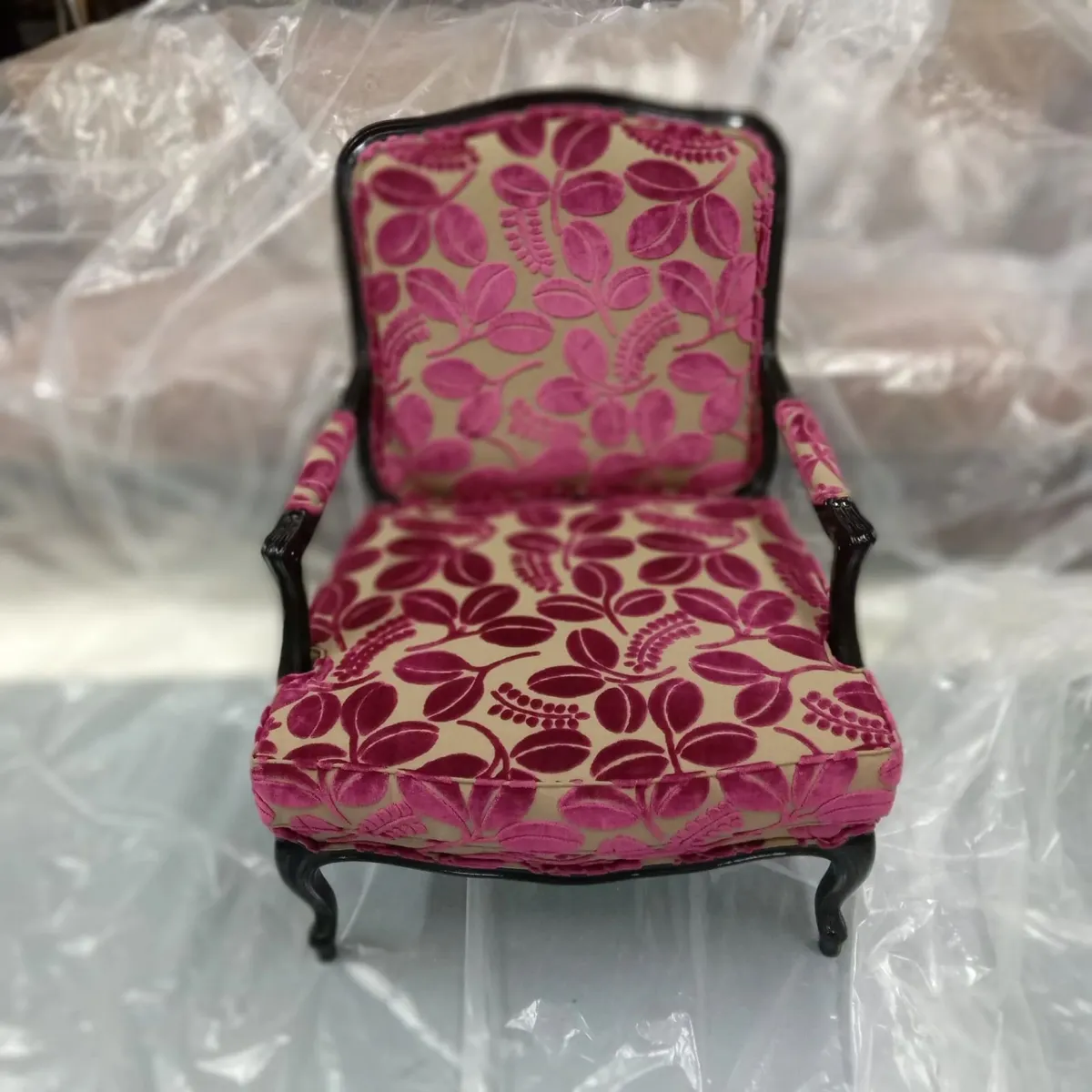 Armchair Black/Fuxia - Image 2