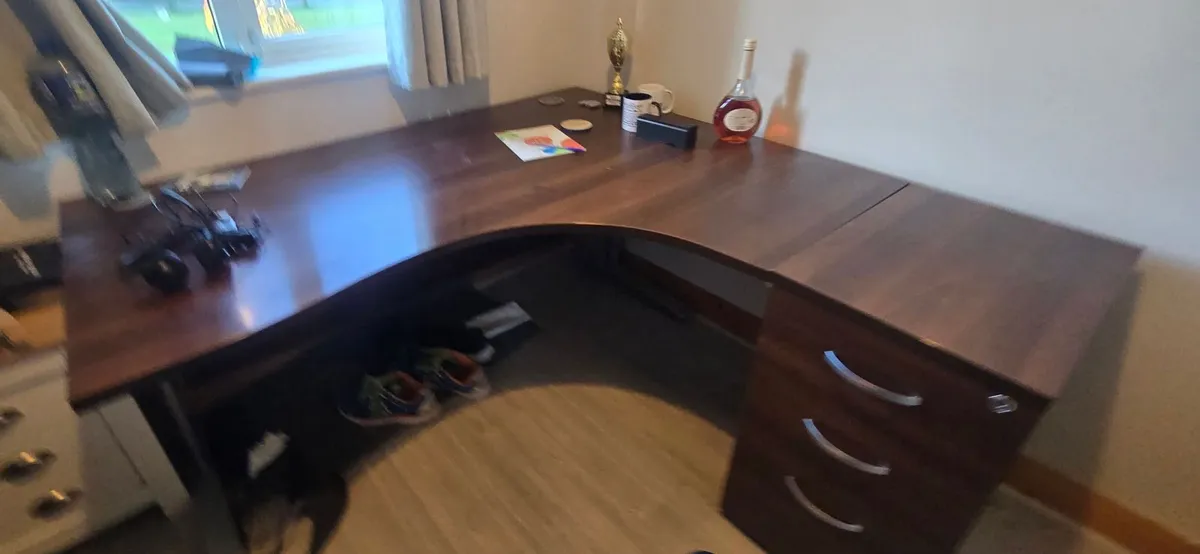 Home office desk and chairs - Image 1