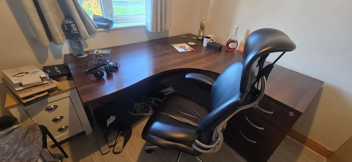 Home office desk and chairs - Image 4