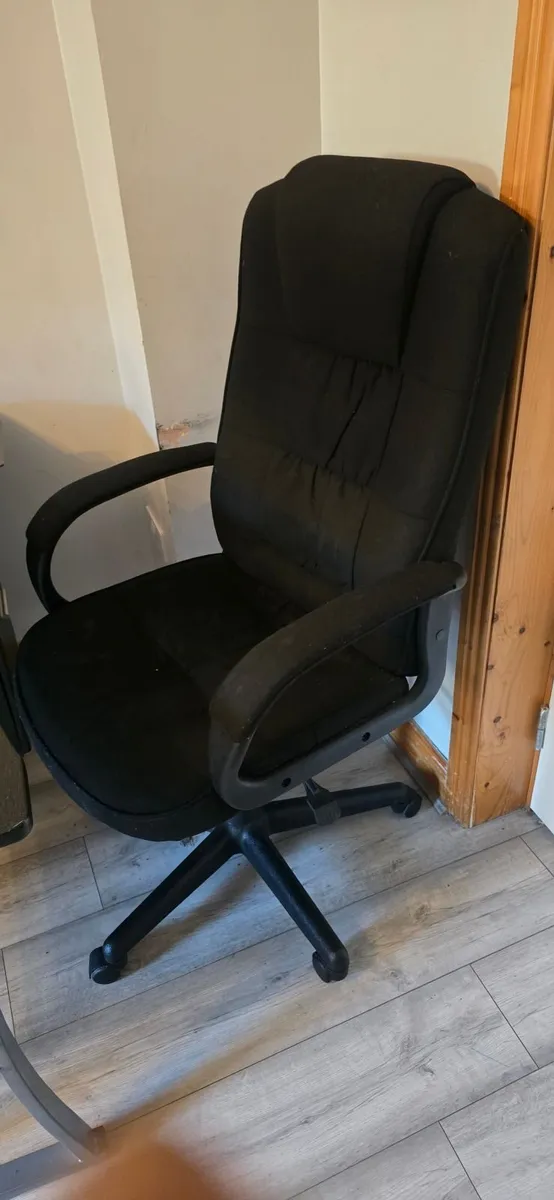 Home office desk and chairs - Image 2