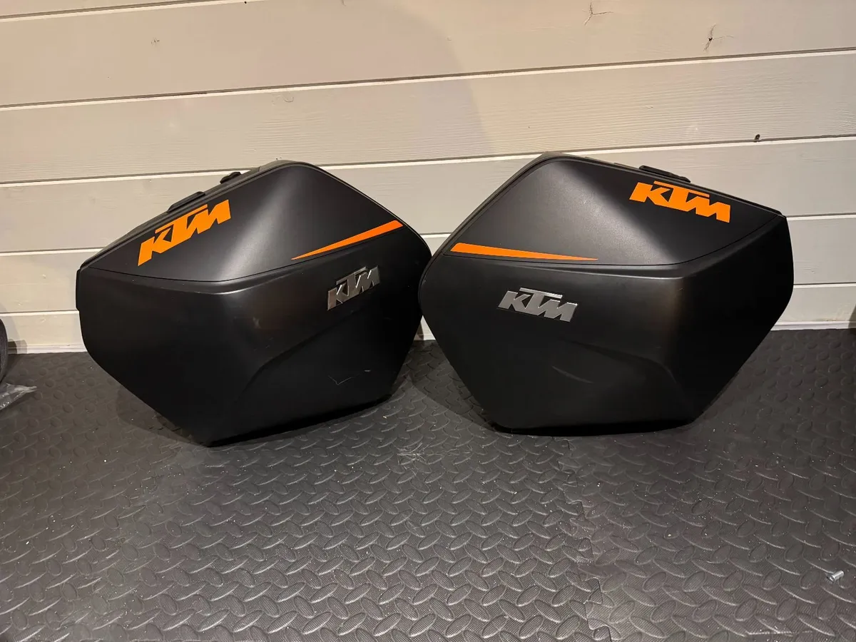 KTM 1290 Super Duke GT 2020 - Image 2