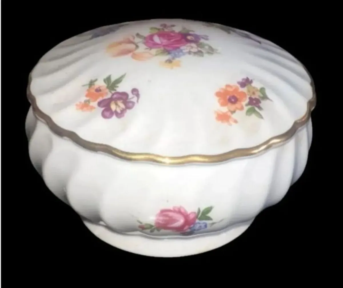 Pristine Vintage Porcelain Floral Trinket Box - Image 1
