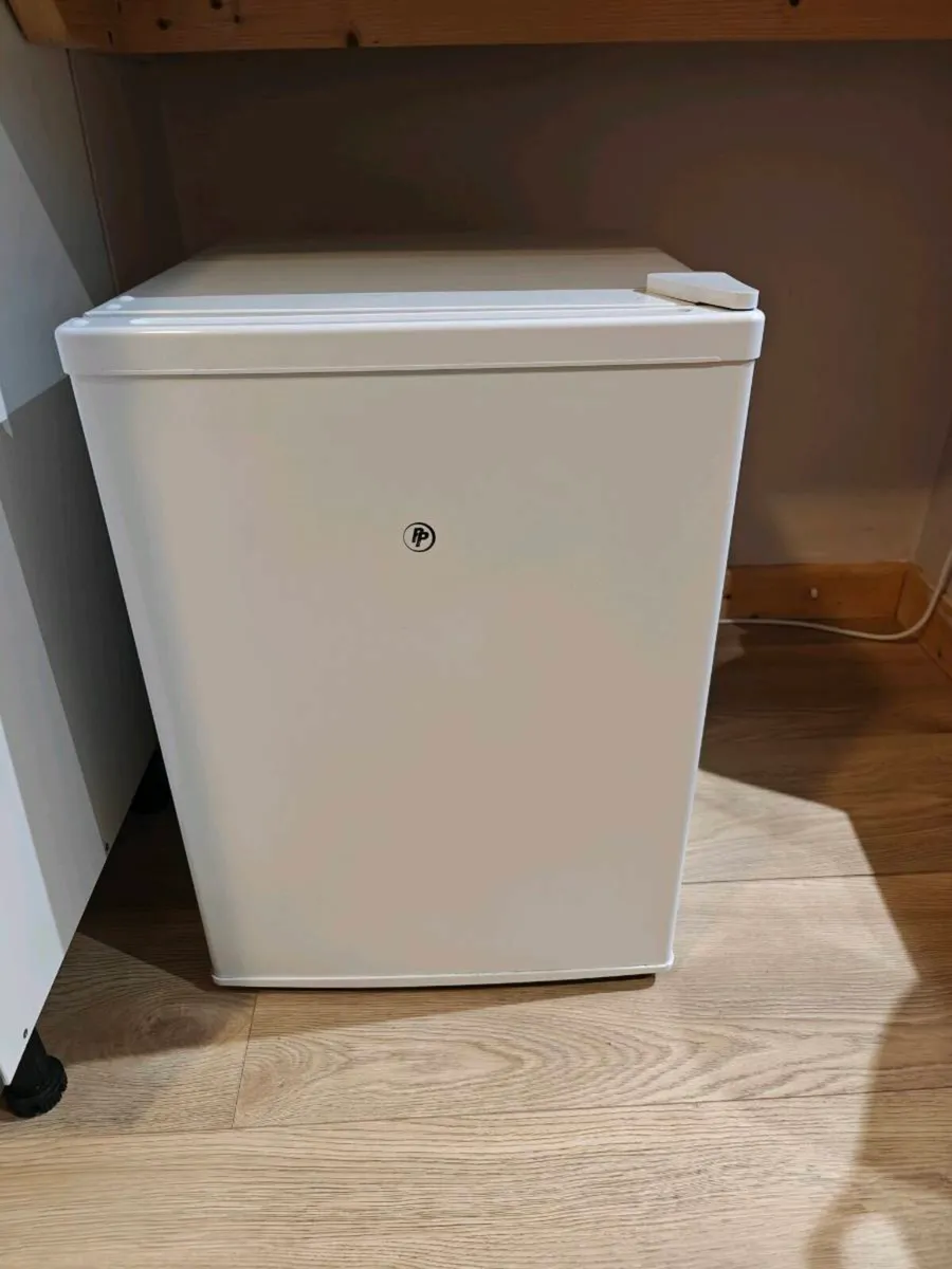 Mini fridge - Image 1