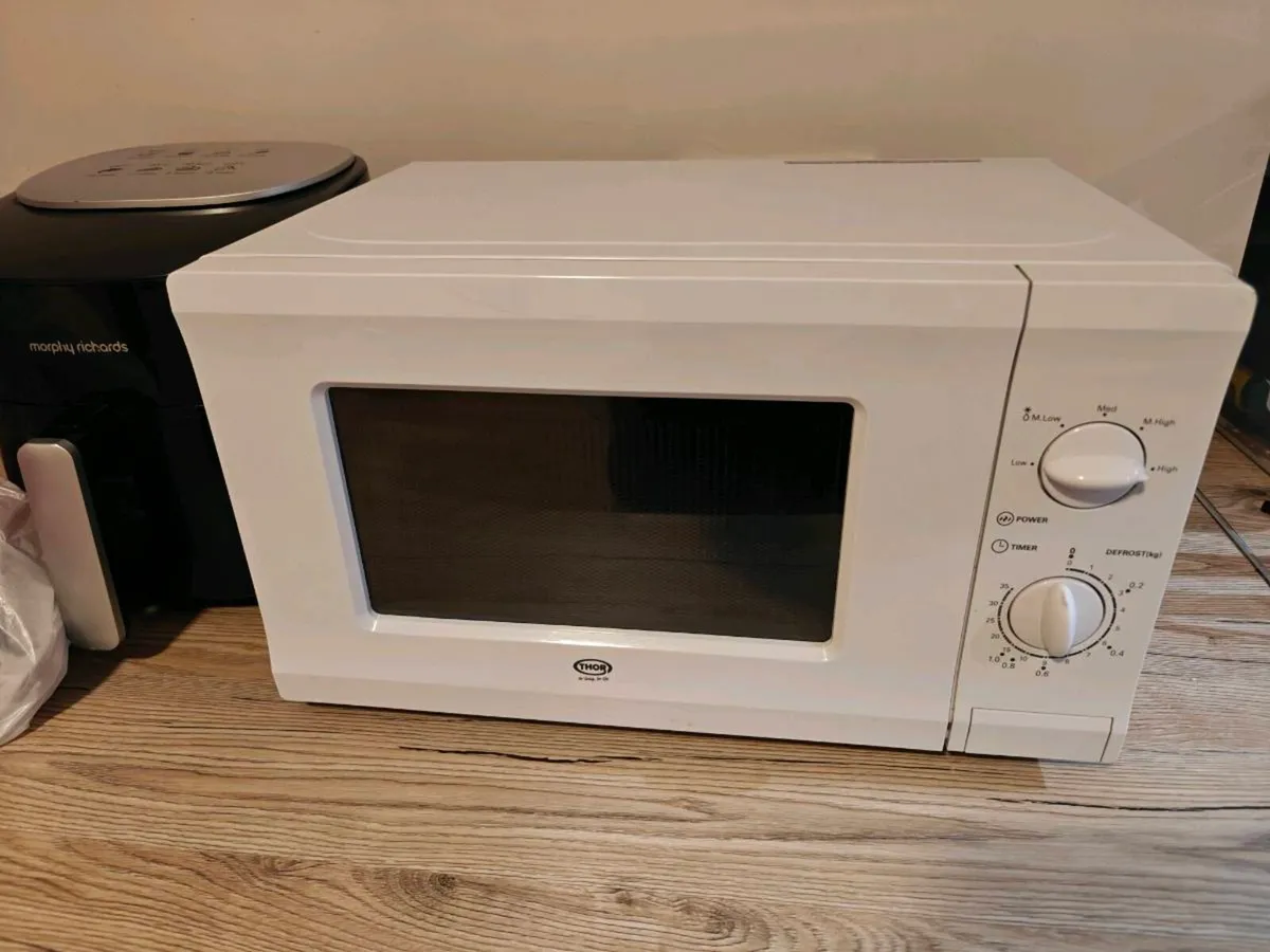 Microwave 700w - Image 1