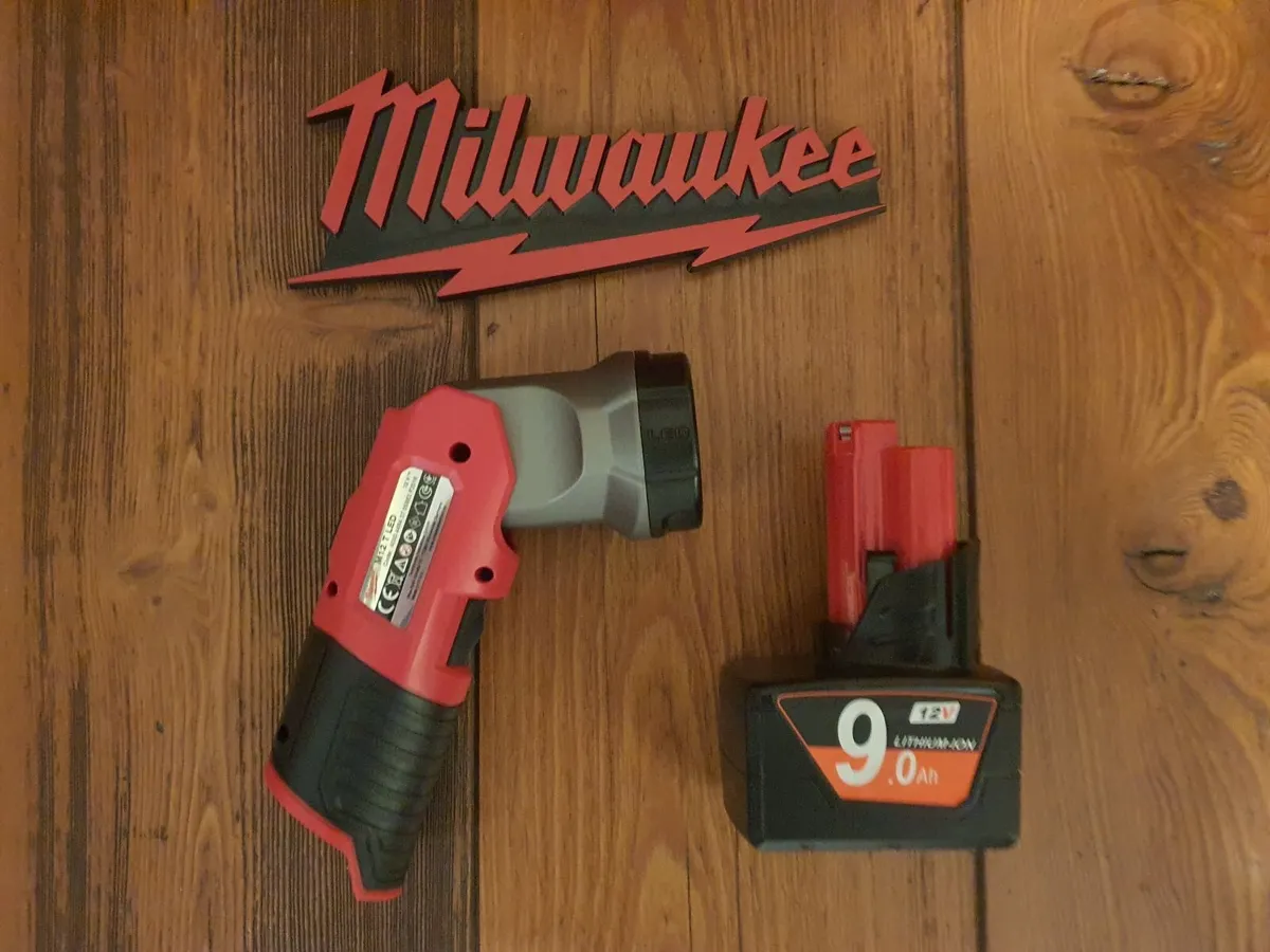 Milwaukee M12 Cordless LED Torch Light - Image 3