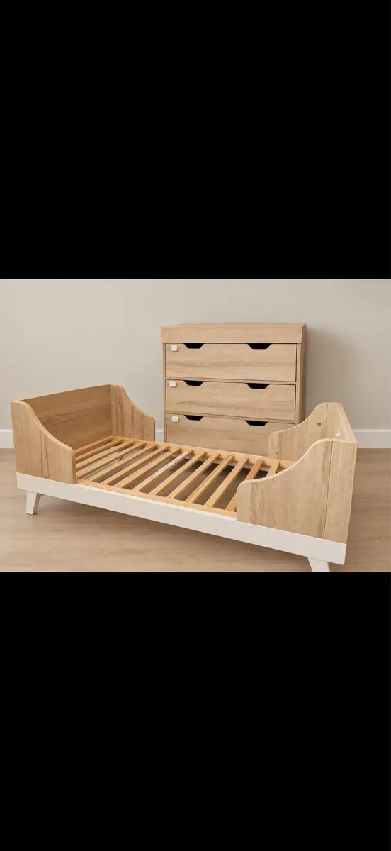 Mamas & Papas Cot Bet and Changing Table Set - Image 1
