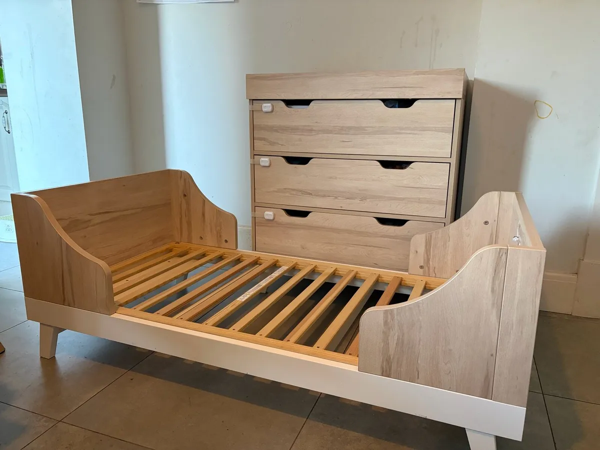 Mamas & Papas Cot Bet and Changing Table Set - Image 3