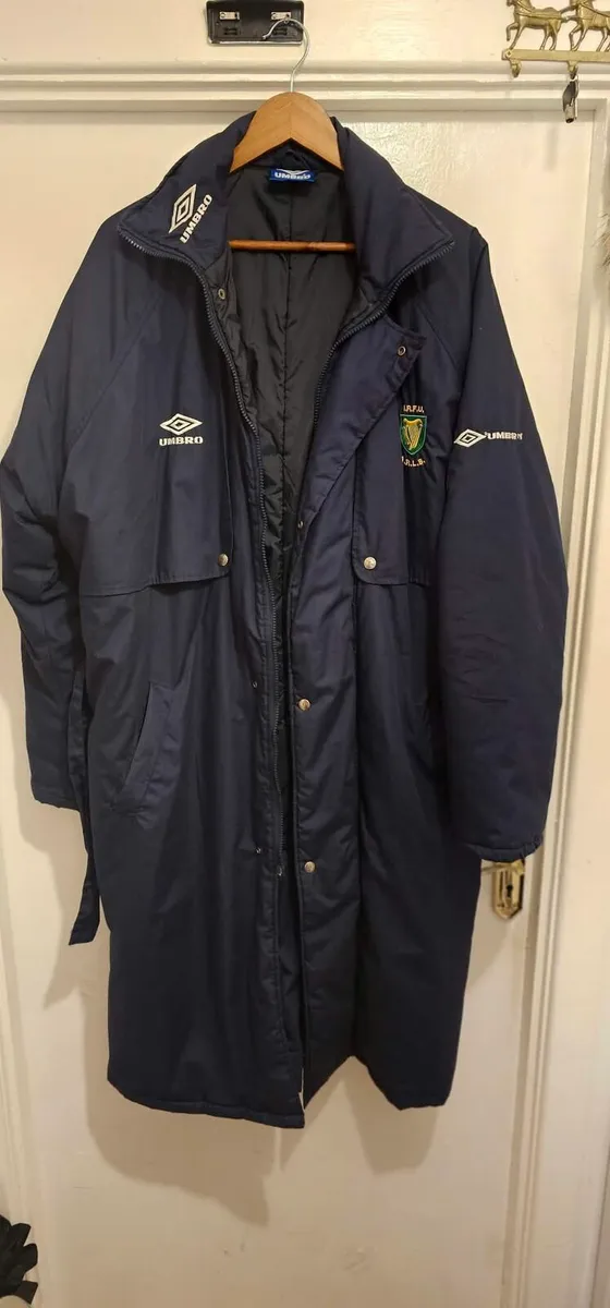 Vintage 1990s Umbro Ireland (FAI) Padded Bench Coa - Image 4