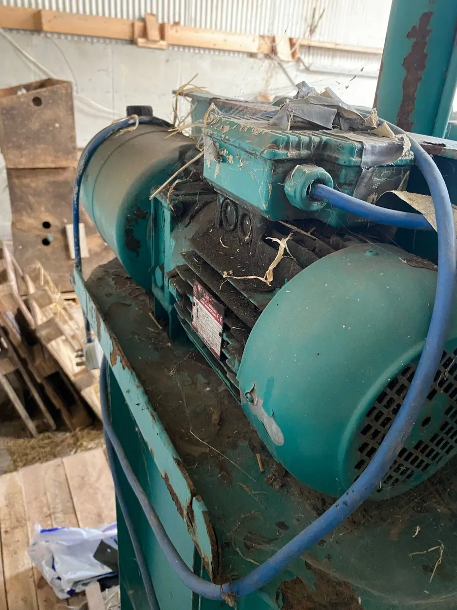 Plastic and cardboard baler - Image 4
