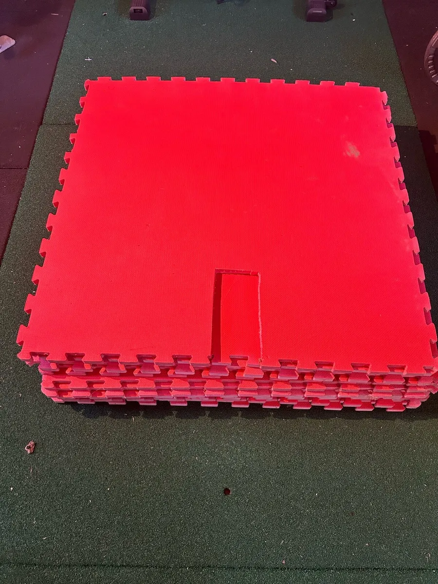 11 x gym flooring - Image 1
