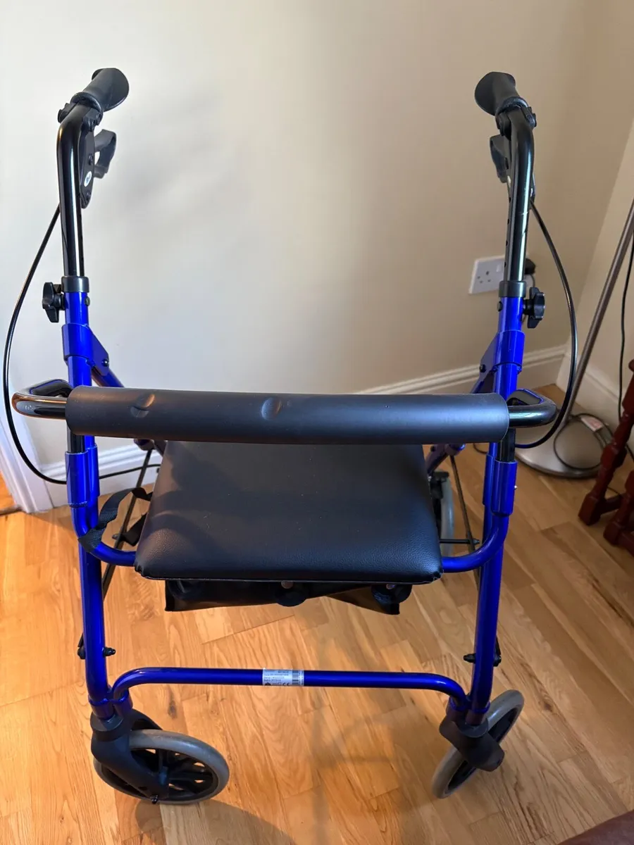 Rollator with seat - Image 1