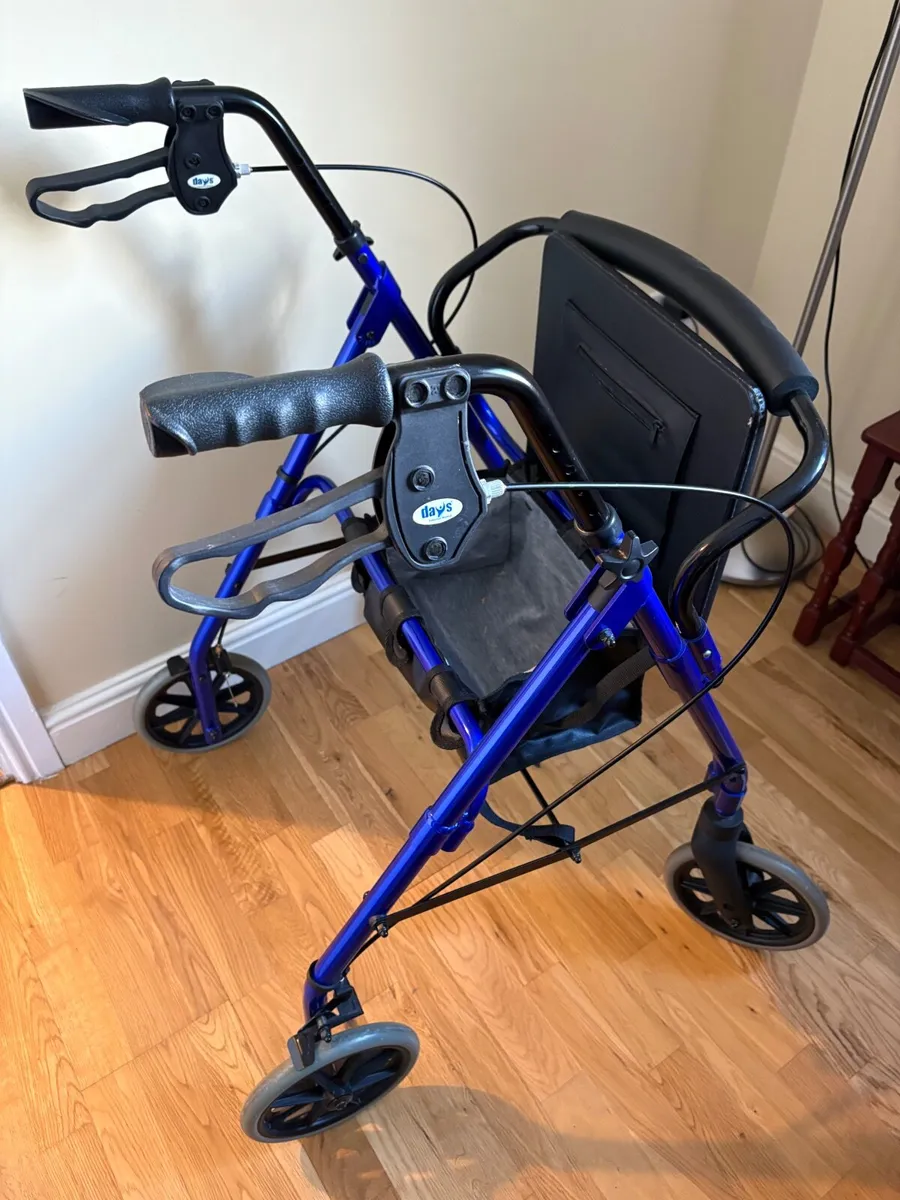 Rollator with seat - Image 3