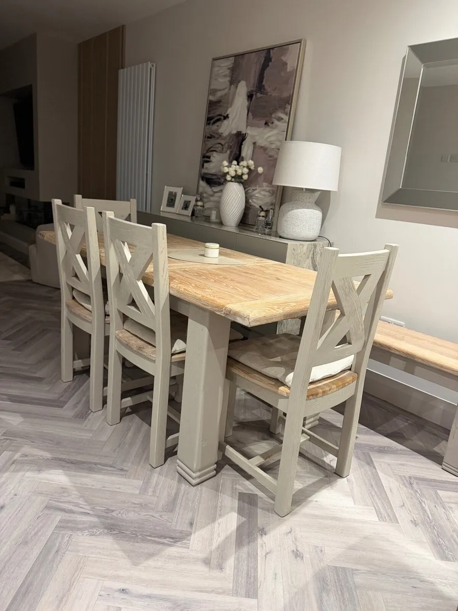 Dining table - Image 1