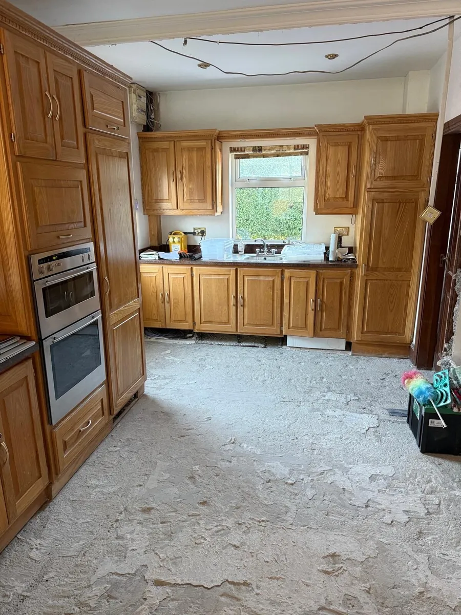 Kitchen units - Image 1