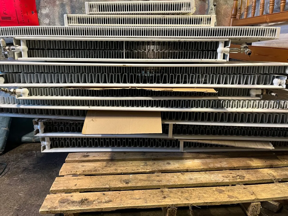 Stanley stove and radiators - Image 3
