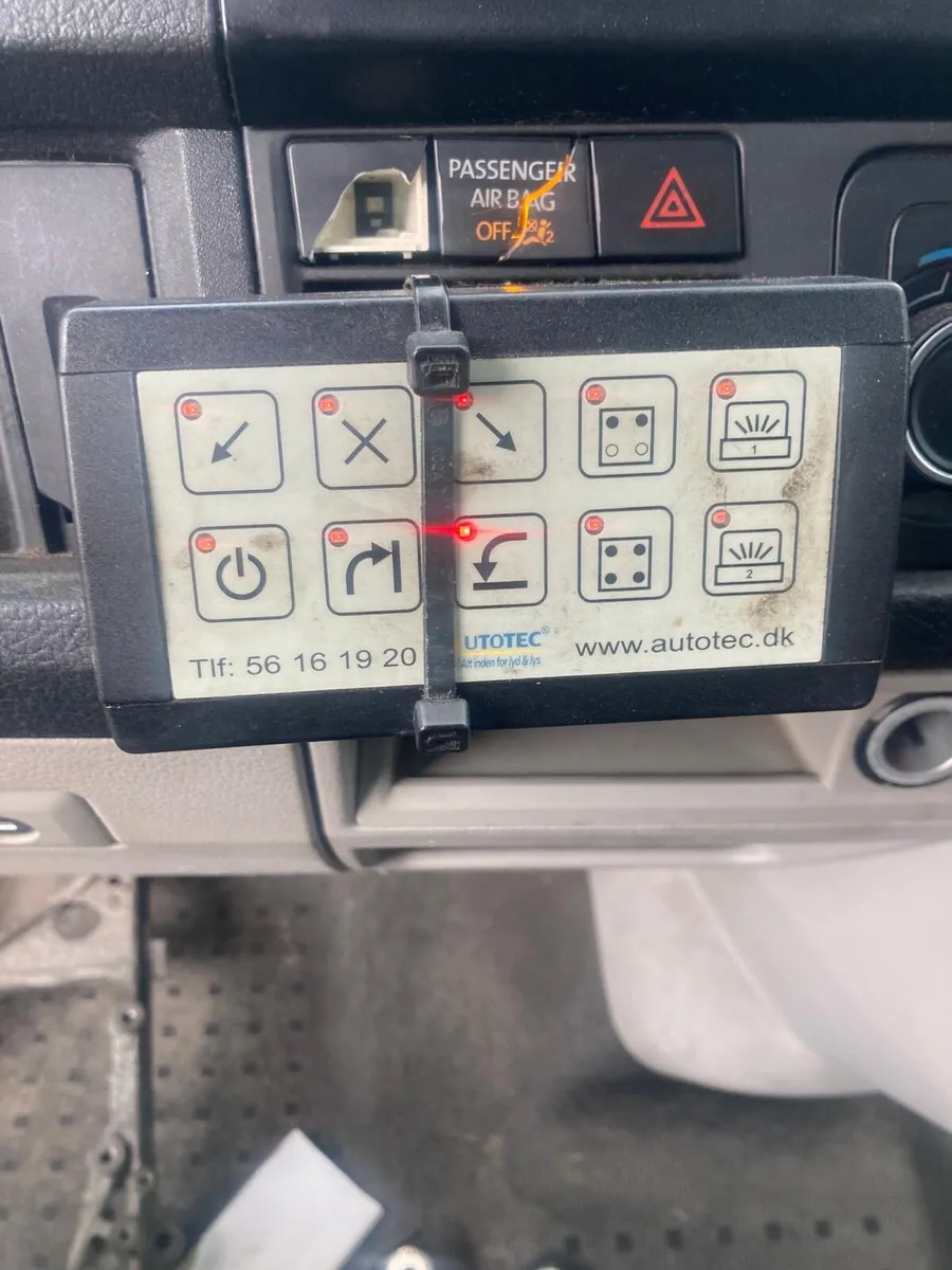 Rhino roof bars  and Autotec warning lights - Image 4