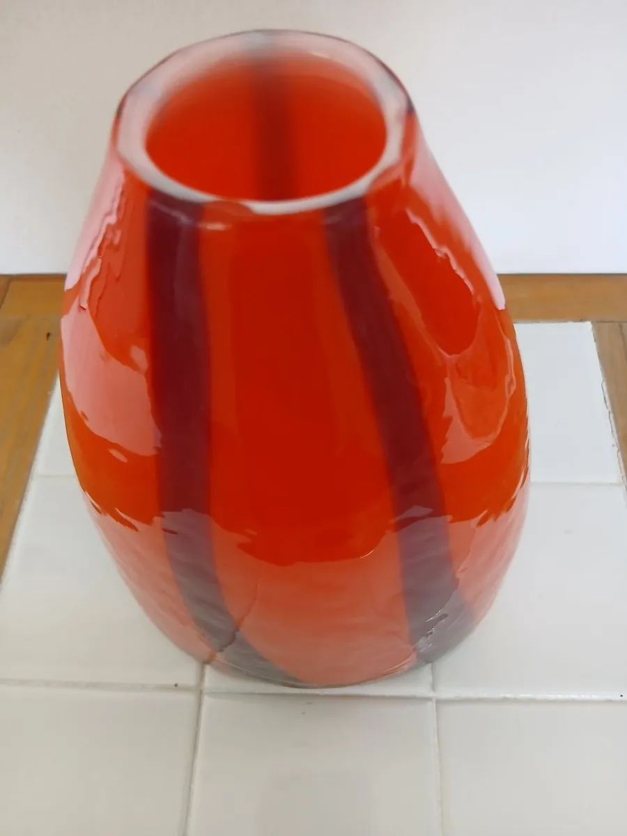 Mid Century Empoli Orange Pyramid Vase. - Image 4
