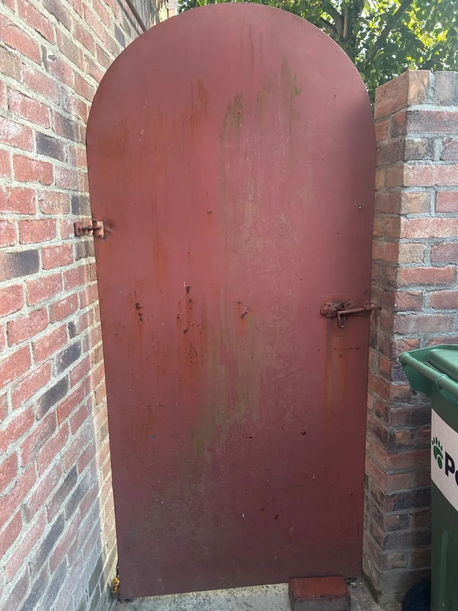 Metal Side Gate - Image 2