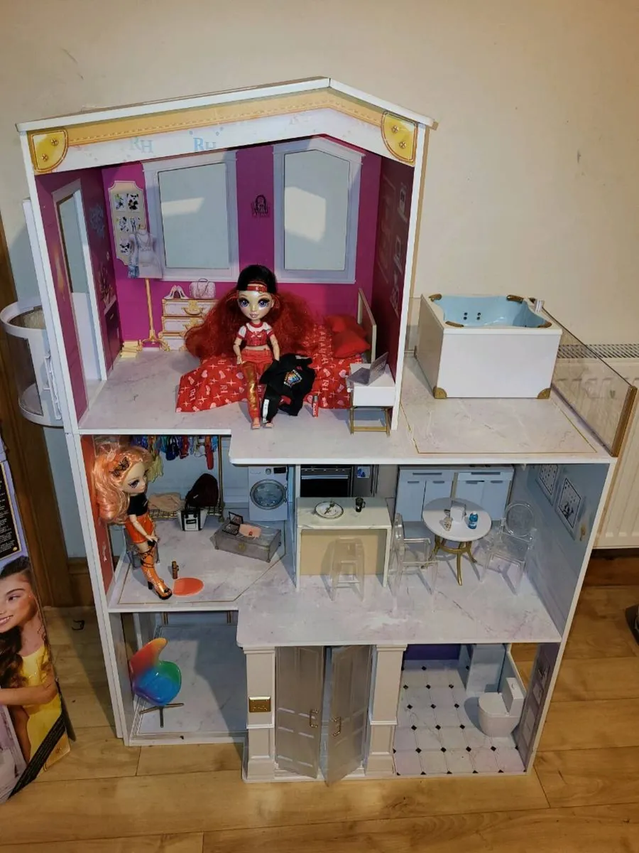 Rainbow high doll house - Image 1