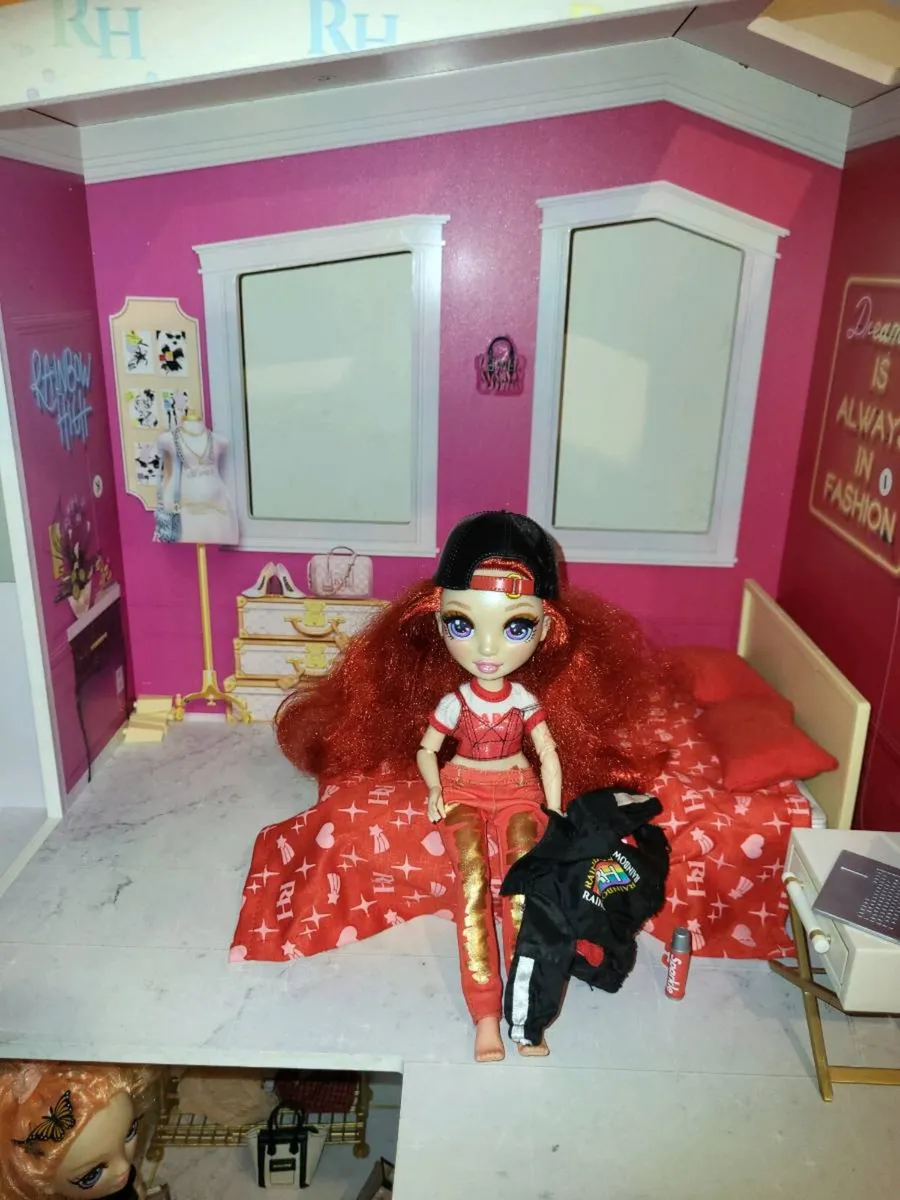 Rainbow high doll house - Image 3