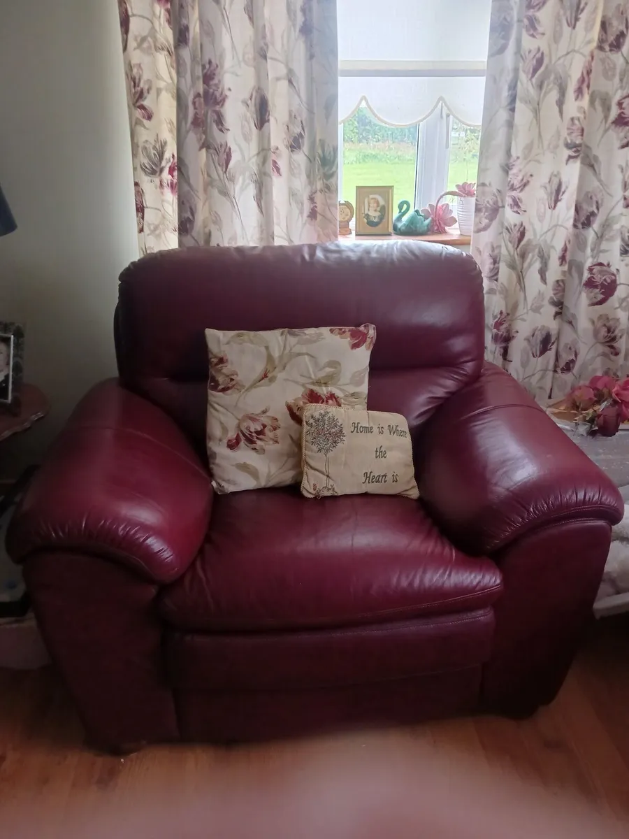 Laura Ashley Curtains and matching cushions - Image 4