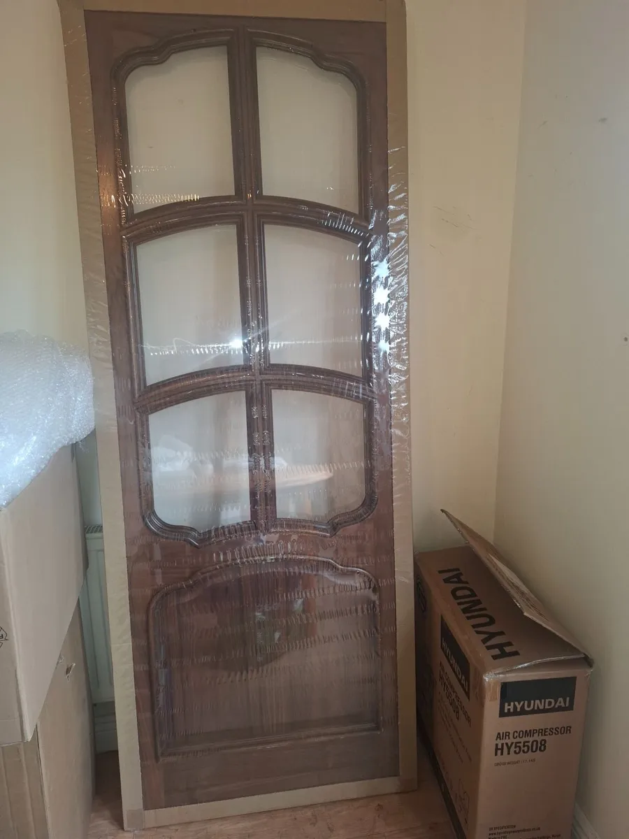 Deanta door.  Walnut solid - Image 1