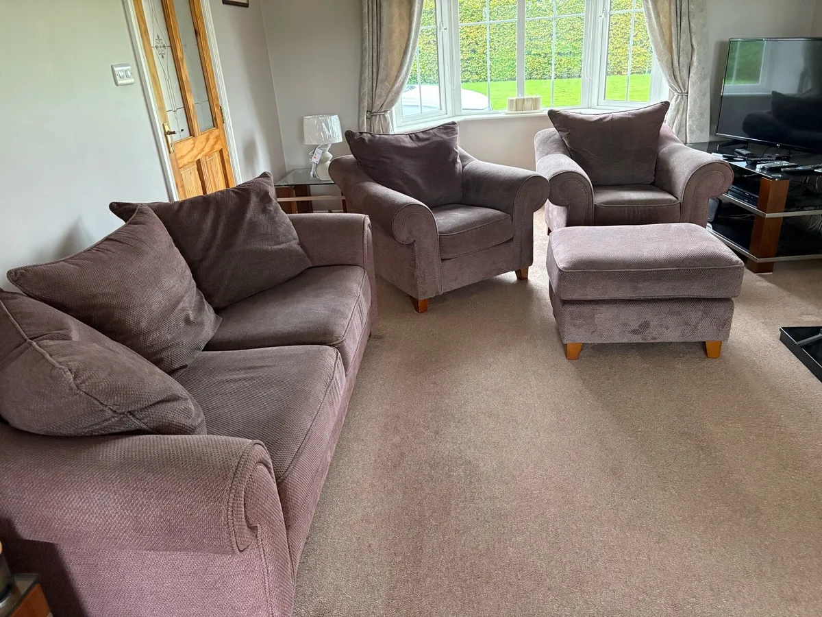 Suite of furniture 3+1+1 and foot stool - Image 1