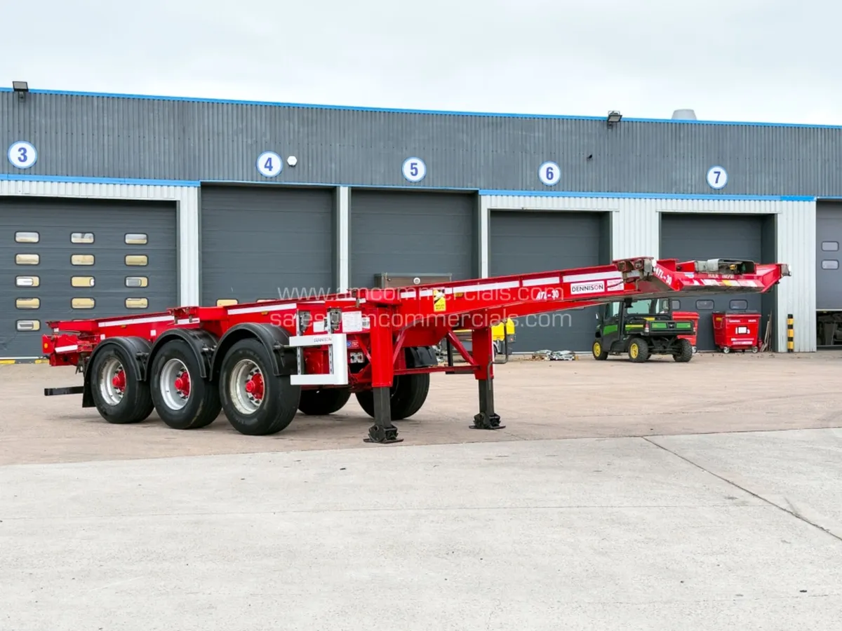 2021 DENNISON SLIDING SKELETAL TRI AXLE TRAILER - Image 1
