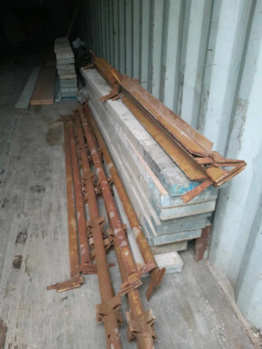 Scaffolding planks - Image 1