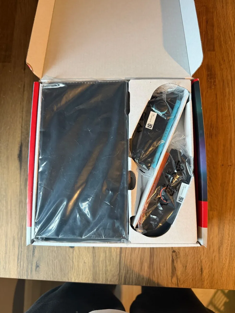 Nintendo Switch 2 + Travel Case + FIFA 26 - Image 2