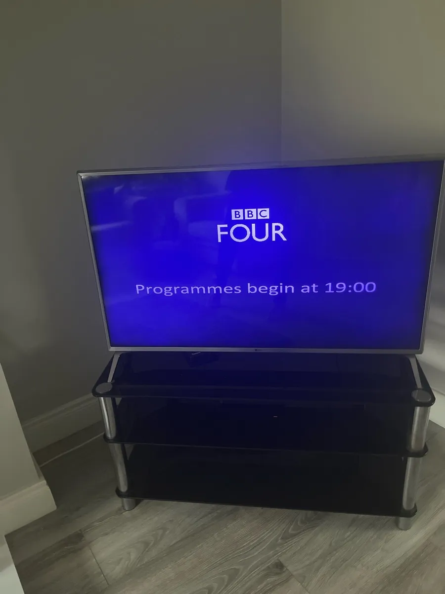 LG HD TV - Image 4