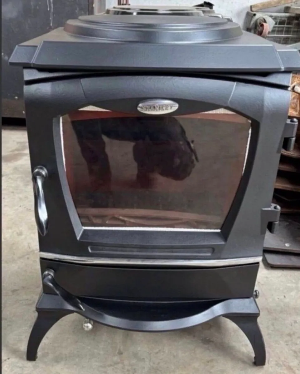 Stanley Reginald solid fuel stove - Image 1