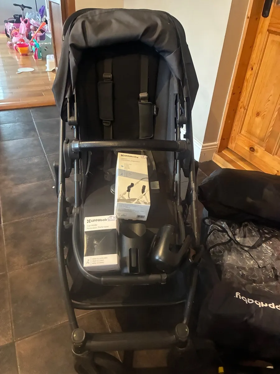 Uppababy Vista V2 Travel System - Image 2